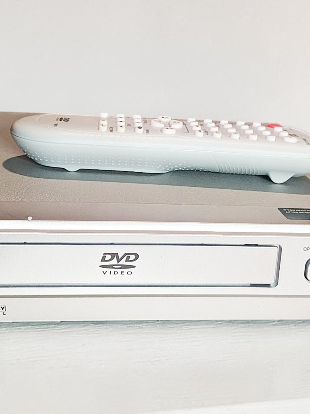 NEW Open Box Funai SV2000 Silver DVD CD Player w/ Remote Model: WV205